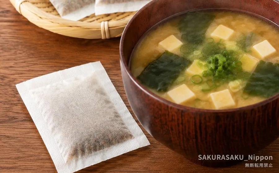 Miso soup made with Kayanoya dashi — tofu, wakame and spring onion in a lacquer bowl, with a dashi sachet beside it